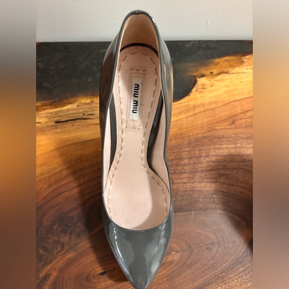 Miu Miu by Prada Vernice Donna Grey Patent Leather Platform Pump, Size 38.5/US 8 - Picture 5 of 6